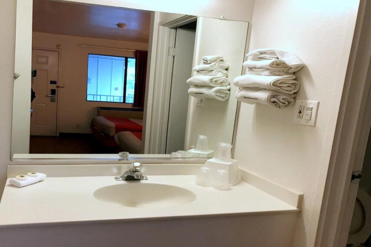 Key Inn Macedonia Bagian luar foto