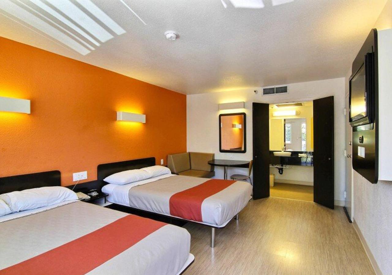 Key Inn Macedonia Bagian luar foto