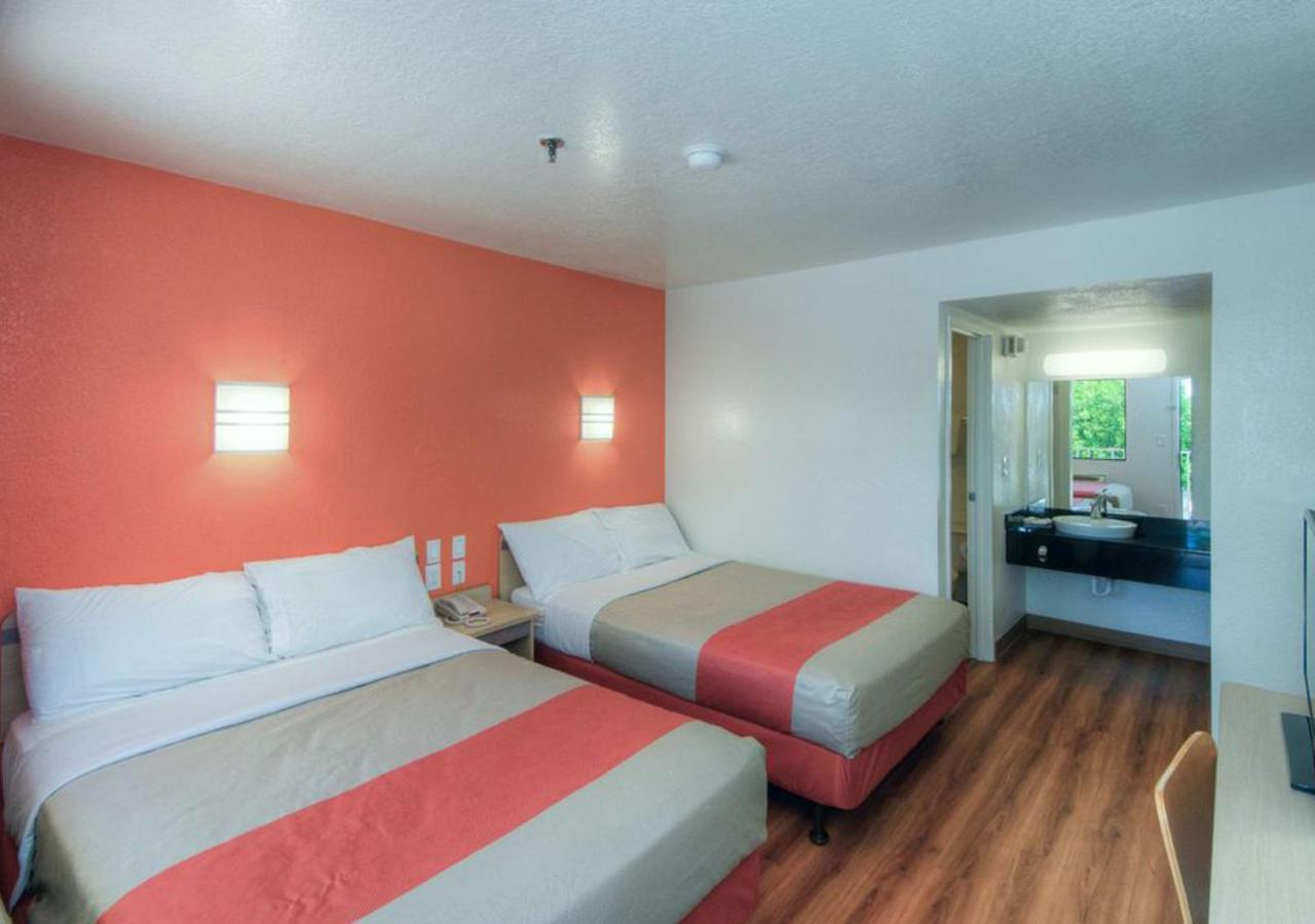 Key Inn Macedonia Bagian luar foto